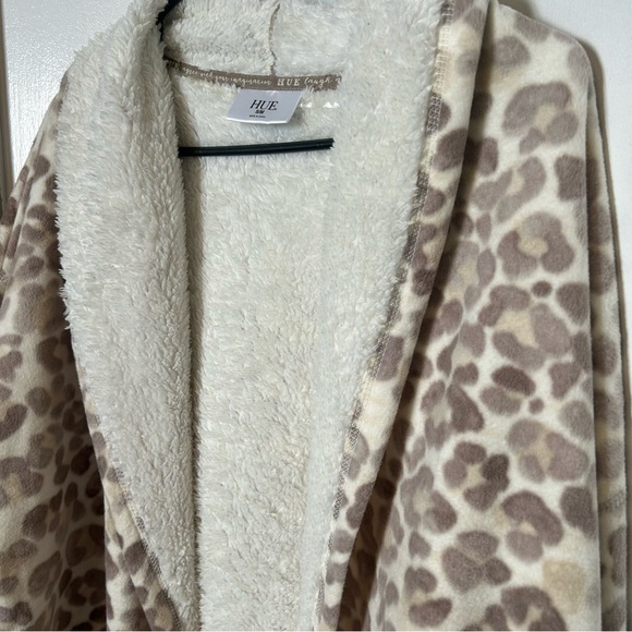 HUE Cream and Brown robe Cozy Fleece cover up - Picture 2 of 16